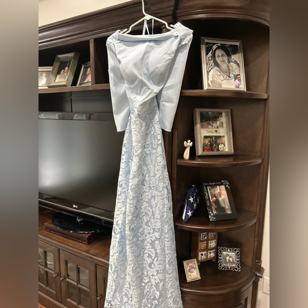 Mother of the bride/groom dress
Never worn